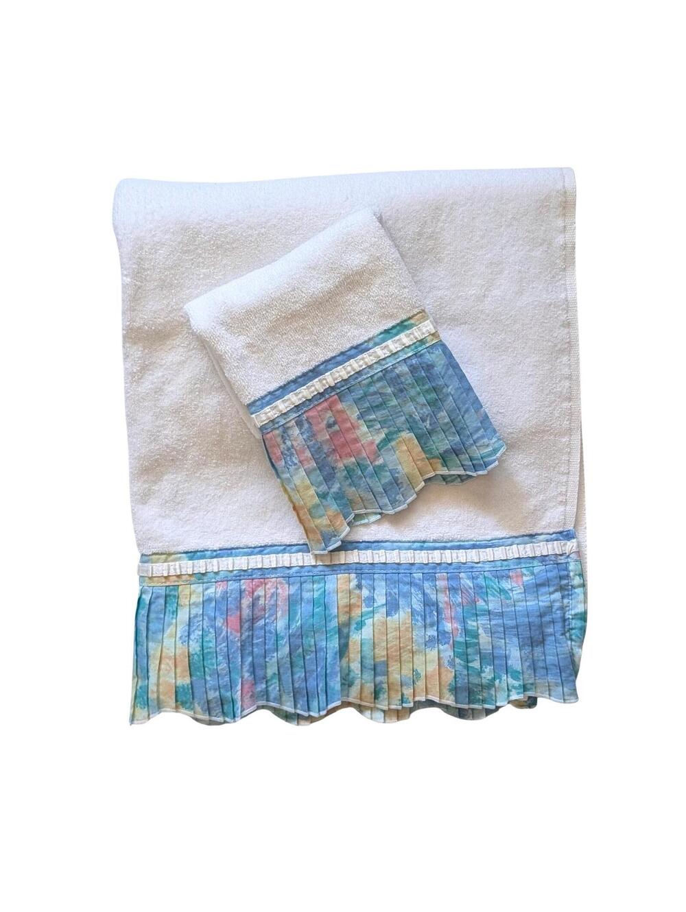 Vintage Bath Towel Set with Pleated Floral Fabric Trim